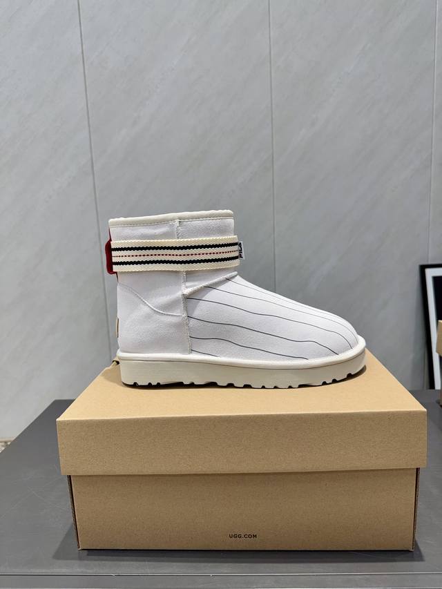 出厂: 独家顶级版本 王炸 Ugg Fila斐乐联名~限量版雪地靴系列 联名厚底雪地靴 限量款系列，一款不会撞衫的雪地靴、简约的联名撞色设计轻便的大底、鞋面采用