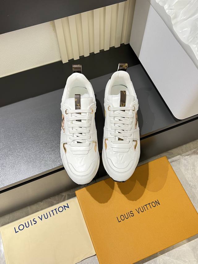 Loui* Vuitto* 男女情侣款，专柜同步发售、顶级代购意大利进口滳胶防水面料、内里采用水染羊皮、鞋底：原厂特供原版底，独家活动成型垫脚超级舒适，跟单货，