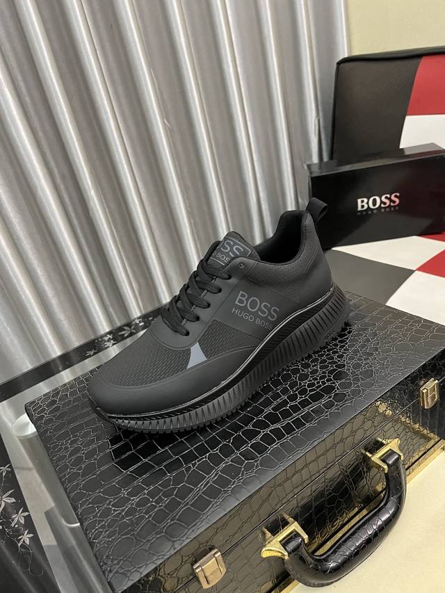 Boos 男鞋休闲鞋原单品质，超透气舒适内里做工精细，高端大气。有时尚典范造型。发泡透明耐磨大底，穿着舒适，值得拥有。码数：38–44