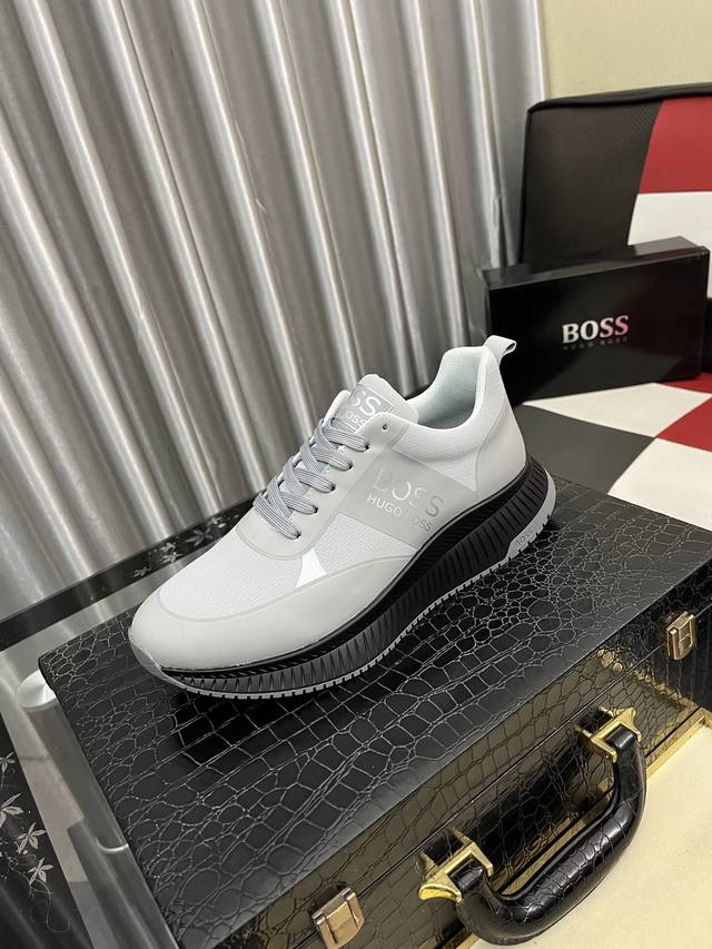 Boos 男鞋休闲，超透气舒适内里做工精细，高端大气。有时尚典范造型。发泡透明耐磨大底，穿着舒适，值得拥有。码数：38–44-4色可选