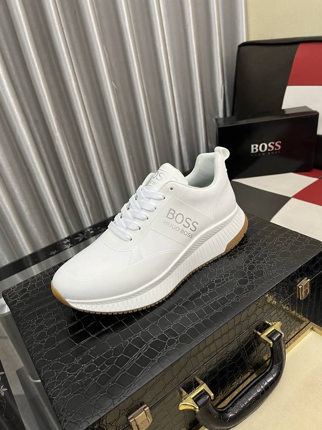 Boos 男鞋休闲鞋原单品质鞋面采用进口小牛皮，超透气舒适内里做工精细，高端大气。有时尚典范造型。发泡透明耐磨大底，穿着舒适，值得拥有。码数：38–44，4色可