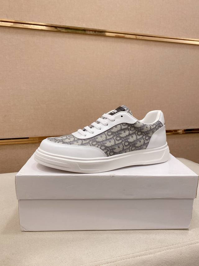 工厂p价 迪奥 Dior 新款休闲运动风男鞋，全新春夏季款设计，完美做工，系带懒人款打造装柜品质，鞋面：进口头层牛皮，网布内里柔软舒适，超轻Tpu耐磨大底、简约
