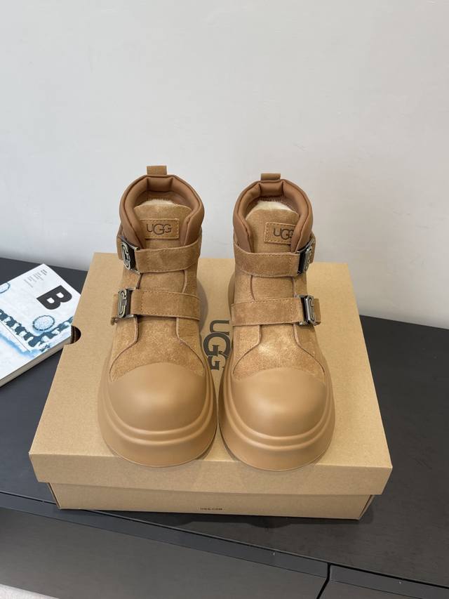 工厂p价p Ugg 雪地靴 大头机车靴 秋冬女性必备保暖神器 源自澳洲 百搭2025新款 隆丰A级羊毛 顶级品质 反毛牛皮面料 与羊毛的绝美匹配 高弹发泡鞋底、