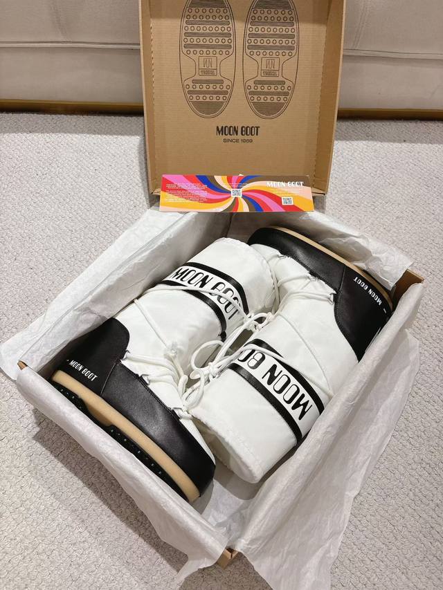 出厂 顶级版本 滑雪季的宠儿Moon Boot月亮靴雪地靴 在千禧年就已经非常火了 当年paris Hilton、Victoria Beckham 等名人经常穿