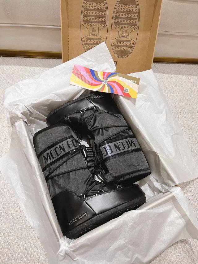 出厂 顶级版本 滑雪季的宠儿Moon Boot月亮靴雪地靴 在千禧年就已经非常火了 当年paris Hilton、Victoria Beckham 等名人经常穿