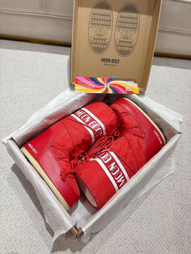 出厂 顶级版本 滑雪季的宠儿Moon Boot月亮靴雪地靴 在千禧年就已经非常火了 当年paris Hilton、Victoria Beckham 等名人经常穿