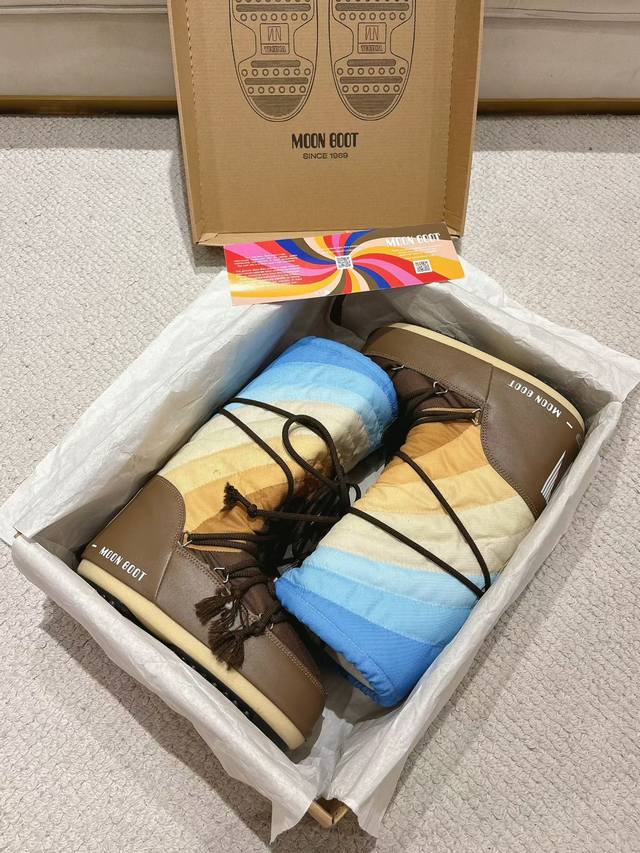 出厂 顶级版本 滑雪季的宠儿Moon Boot月亮靴雪地靴 在千禧年就已经非常火了 当年paris Hilton、Victoria Beckham 等名人经常穿