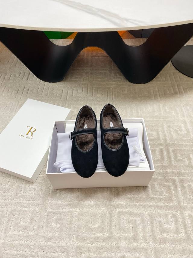 出厂 The Row～小众潮牌25Vs秋季休闲新款系列 原版一比一打造舒适度、包裹性都比较好。个性十足，很好驾驭各种风格衣服搭配 面料:原版定制牛猄 内里:原版