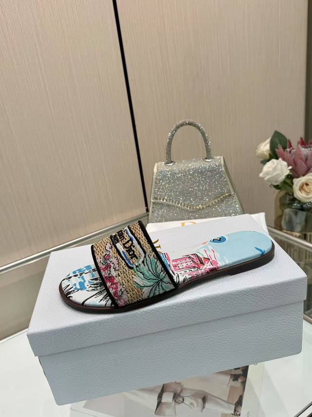 Cd迪奥女士老花刺绣拖鞋，羊皮内里，码数36-43，橡胶底 ，皮底