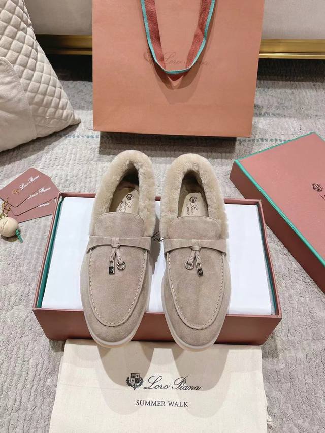 出厂：p 单鞋真羊毛里 顶级版本 Loro piana Open Walk女高帮靴 意大利宝藏品牌，和爱马仕匹配的品牌！低调奢华，只有自己穿了才知道有多舒服！