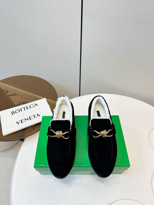 Bottega Veneta 25Aw秋冬Bv乐福鞋羊毛里 Bottega Veneta 25Aw秋冬新品标志性金属质感绳结 老钱风拿捏的妥妥的 精致平底用心设