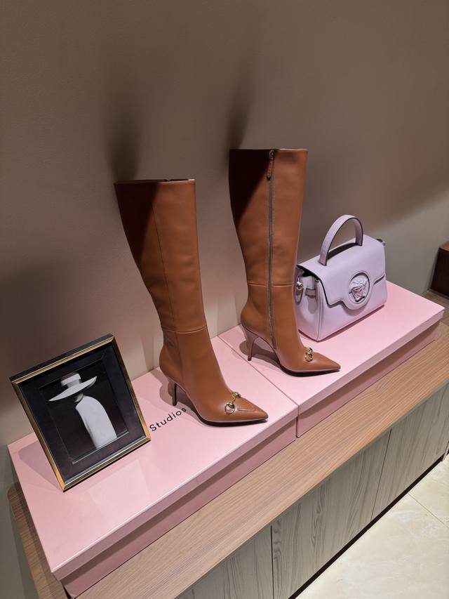 2025Fw秋冬新品高跟长靴 冬季古驰家新款尖头时装侧拉链长靴 Gucci字母扣L O G O链条高跟系列女靴 鞋面：小牛皮 内里 垫脚：小羊皮 鞋底：意大利顶