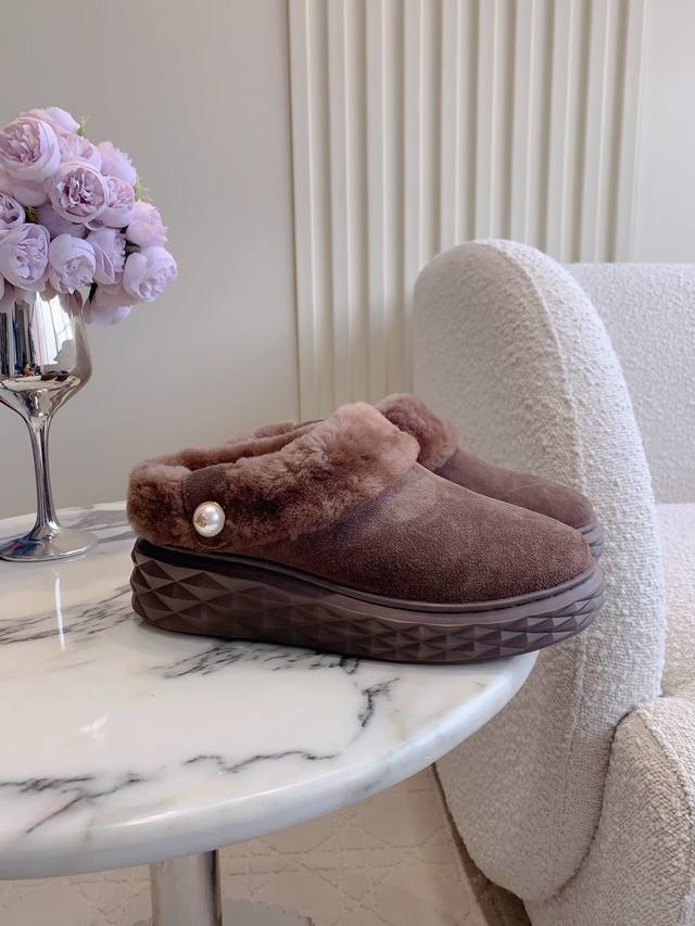 出厂价p Jimmy Cho*新款羊毛保暖厚底半拖鞋 超级厚实保暖 经典百搭款 鞋面牛皮 内里垫脚进口澳洲一体羊皮毛 原版开模大底 尺码35-39 40定做