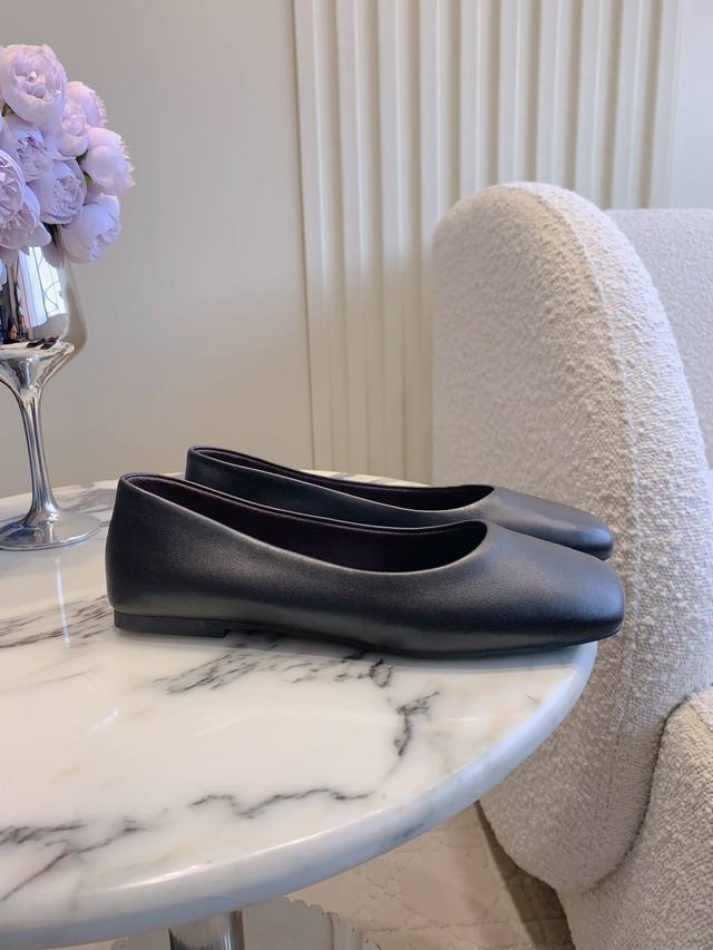 皮面 马毛 无标款 莞产高品质，Thero*白标 新款方头小牛皮平底芭蕾鞋乐福鞋...品质控看过来，无可挑剔的一款乐福鞋！！！ 延续了一贯极简风格，整双鞋子看似