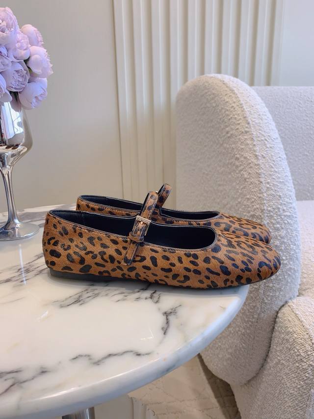 出厂价p 无标款 莞产高货！白标无标 豹纹马毛玛丽珍 柔软舒适 淑女风带点小个性，突显贵气优雅气质，鞋面采用进口胎马毛 小马驹的毛，毛很短 光泽度拉满，内里垫脚