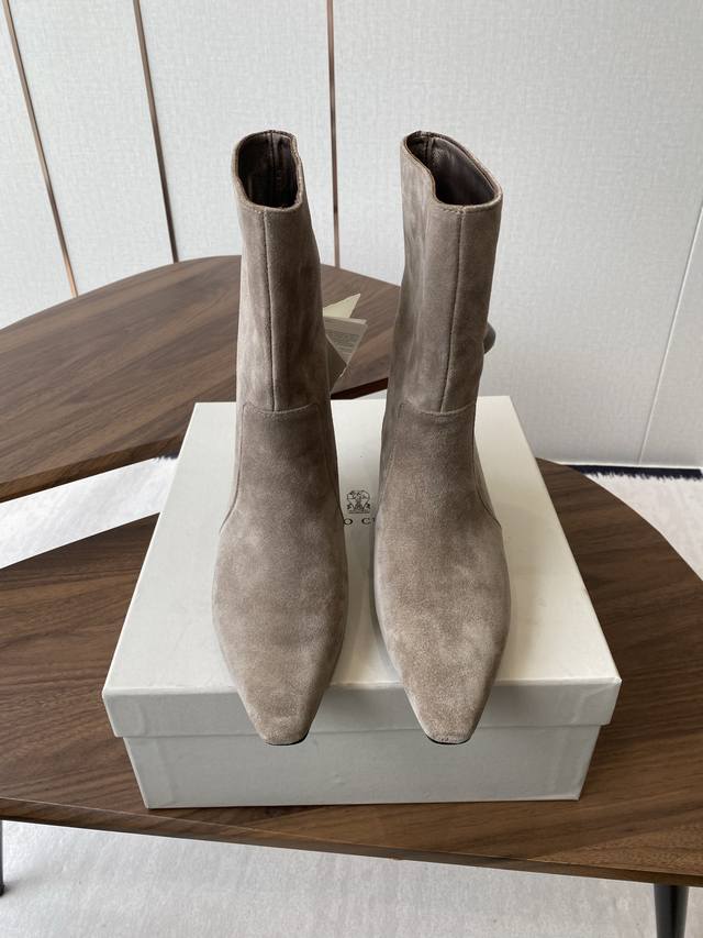 出厂： 独家顶级版本 Brunello Cucineli Ss25New Arrival～ 秋冬新款系 尖头 短靴 上脚帅气舒适 秋冬一定要有一双Bc的战靴 B
