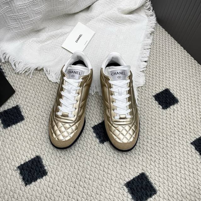 顶级版本Chane* 小香C家 2025春夏新款菱格纹小羊皮运动鞋小球鞋 菱格棒球鞋 最新金银角 棒球鞋来款式百搭不出错 软软糯糯的羊皮超级舒服 穿上巨秀气随性