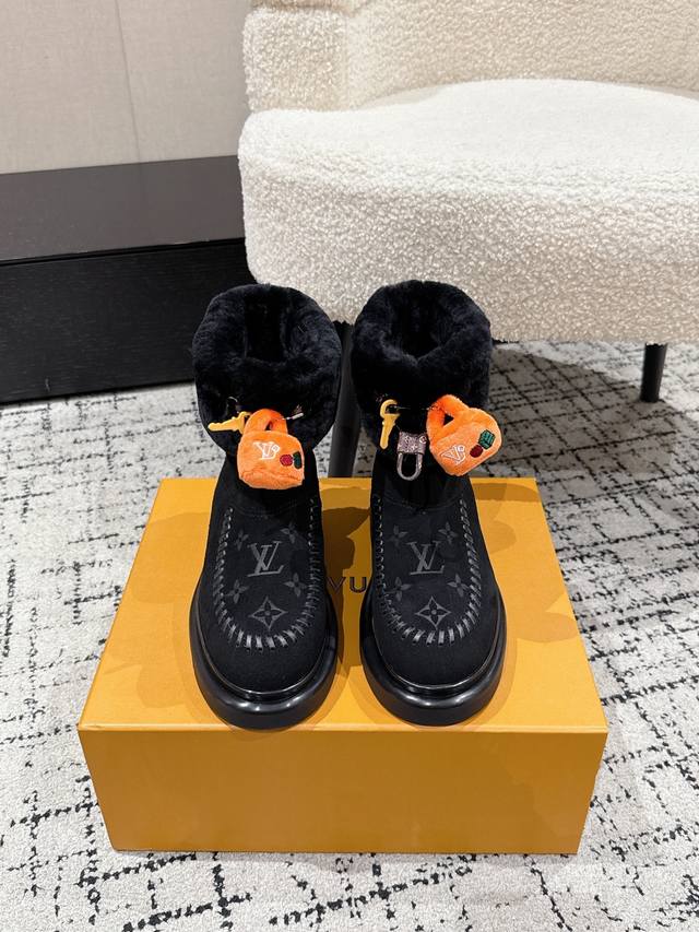顶级版本 Louis Vuitton 25 秋冬爆款 Ski滑雪系列 Cortina 厚底 包头 拖鞋 Lv冬季滑雪系列Monogram雪地靴，辦识度超高！内里