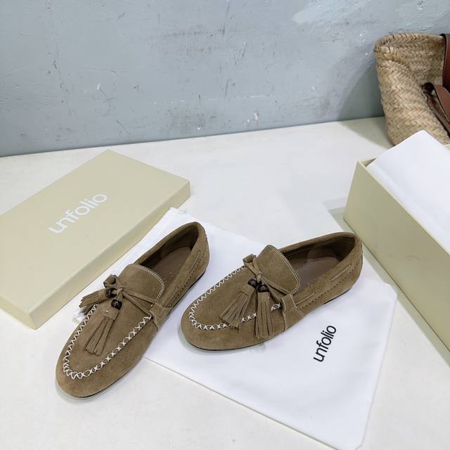 高品质出厂 ！小众潮牌 Unfolio 26春夏新品流苏乐福鞋单鞋！｜ 复古流苏撞上质感皮革 是通勤族的时髦“作弊器” 细腻麂皮与挺括皮面双材质可选 手工缝线勾