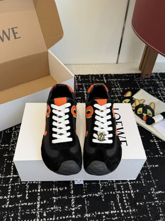 代购级 官网同步盒包装 Loewe 2025巴黎时装周新Balletrunner 芭蕾运动鞋 阿甘鞋 经典一眼就爱上的！拼接的极简风格真的做到极致！实在太百搭，