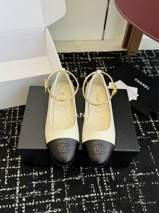 代购级 官网同步盒包装 Chanel 25Ss 春夏系列 玛丽珍 芭蕾舞鞋 非常火的大双C设计手工车线非常耗时耗力 独特大底双拼做法 玫红色底贴让你不经意露出亮