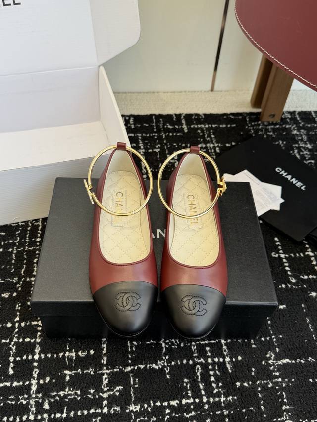 代购级 官网同步盒包装 Chanel 25Ss 春夏系列 玛丽珍 芭蕾舞鞋 非常火的大双C设计手工车线非常耗时耗力 独特大底双拼做法 玫红色底贴让你不经意露出亮