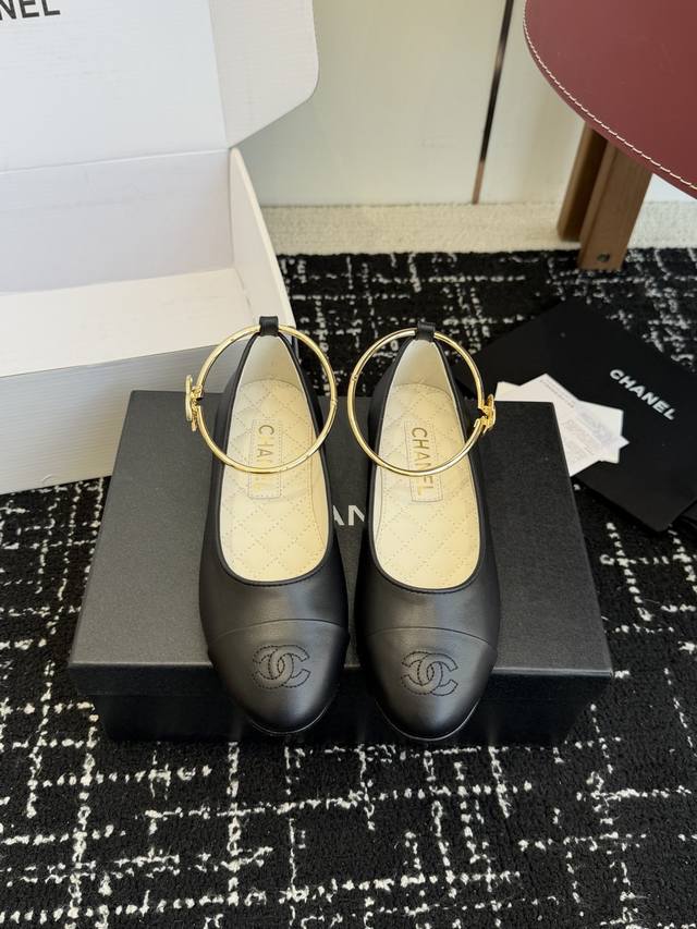 代购级 官网同步盒包装 Chanel 25Ss 春夏系列 玛丽珍 芭蕾舞鞋 非常火的大双C设计手工车线非常耗时耗力 独特大底双拼做法 玫红色底贴让你不经意露出亮