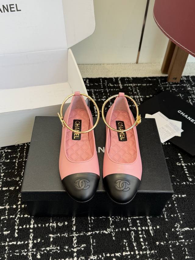 代购级 官网同步盒包装 Chanel 25Ss 春夏系列 玛丽珍 芭蕾舞鞋 非常火的大双C设计手工车线非常耗时耗力 独特大底双拼做法 玫红色底贴让你不经意露出亮