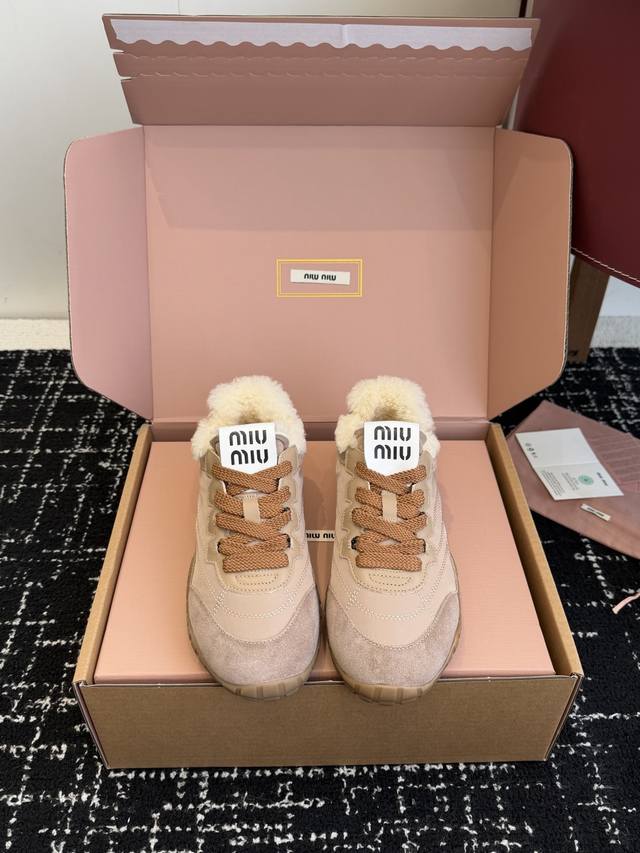 代购级 官网同步盒包装 Miumiu 缪缪 25Ss 春夏新款 羊毛 阿甘鞋休闲运动鞋 Miumiu最新爆款 前卫大胆的设计，Miu Miu风格融于此款厚底帆布