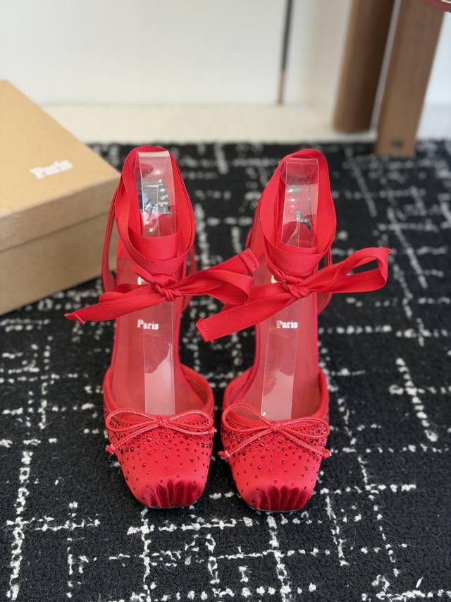代购级真丝 钻面300 Christian Louboutin 春夏新款时装走秀芭蕾蝴蝶结高跟凉鞋 Cl红底永远的Yyds 红底高跟 新款红底芭蕾高跟鞋 没什么
