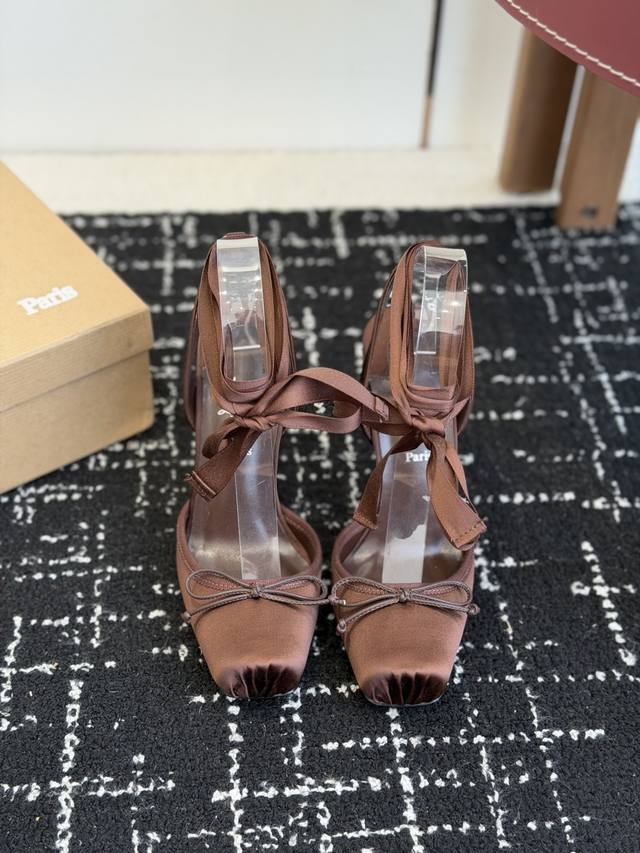 代购级真丝 钻面300 Christian Louboutin 春夏新款时装走秀芭蕾蝴蝶结高跟凉鞋 Cl红底永远的Yyds 红底高跟 新款红底芭蕾高跟鞋 没什么