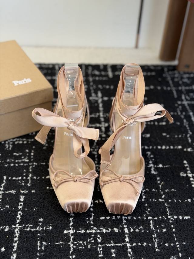 代购级真丝 钻面300 Christian Louboutin 春夏新款时装走秀芭蕾蝴蝶结高跟凉鞋 Cl红底永远的Yyds 红底高跟 新款红底芭蕾高跟鞋 没什么