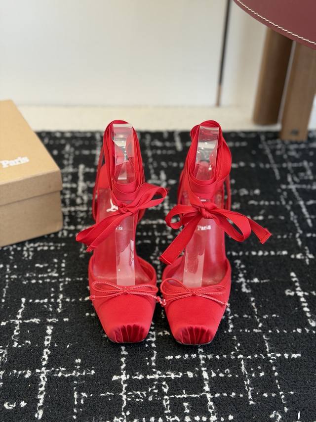 代购级真丝 钻面300 Christian Louboutin 春夏新款时装走秀芭蕾蝴蝶结高跟凉鞋 Cl红底永远的Yyds 红底高跟 新款红底芭蕾高跟鞋 没什么