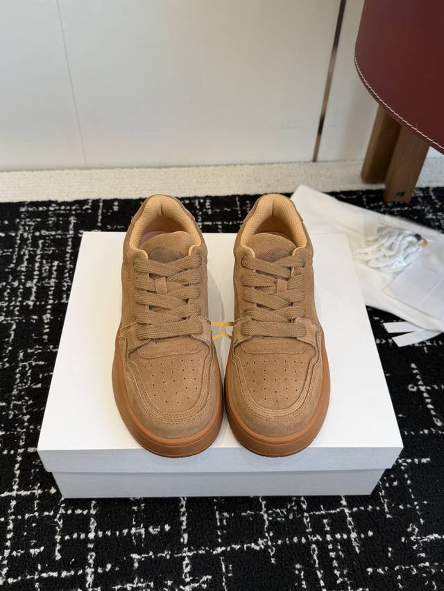 东莞代购级 The Row 25秋冬秀款 厚底 滑板 休闲 小白鞋 简单 舒服 干净 轻盈的设计风格 太好看了爱死了 贝壳浅口设计 复古的感觉 特别好看 Siz