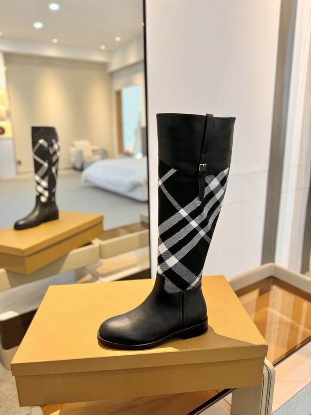 价格 Burberryy 博柏利 博柏利 最新独家推出经典格纹靴 独家 发布 代购高版本 Burberryy 巴宝莉 慵懒的复古优雅知性风格 Burberry博