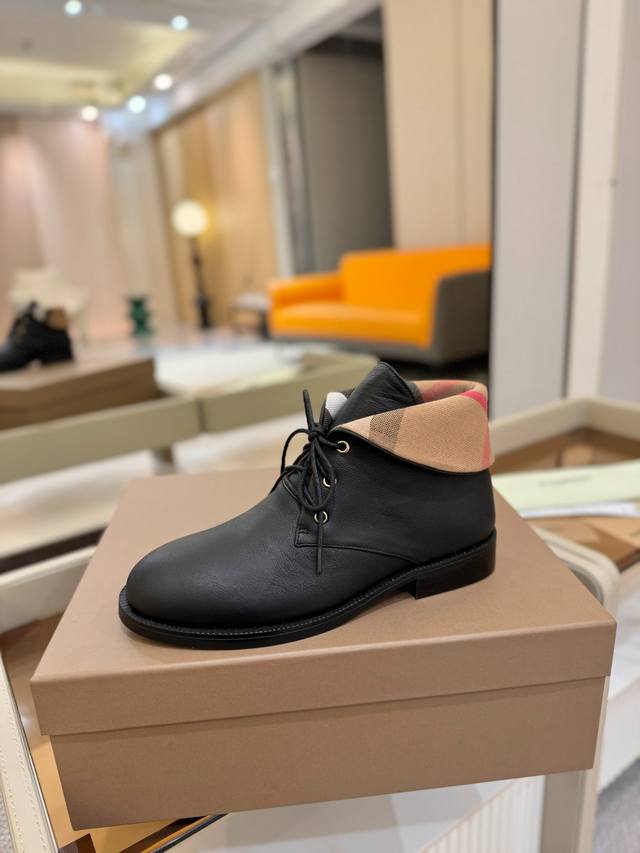 价格p： Burberryy 博柏利 博柏利2025最新独家推出高跟 慵懒的复古优雅知性风格 Burberry博柏利英国奢侈品牌，原版1:1复制，专柜同步上新