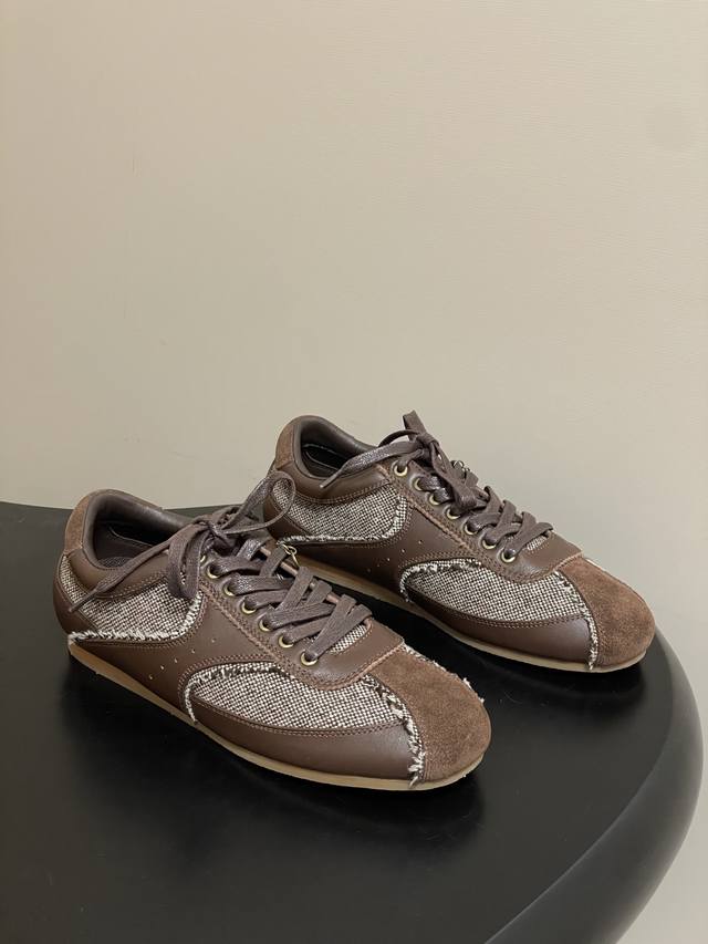 Unfolio 26春夏新款 系带休闲鞋德训鞋复古阿甘鞋运动鞋 复古撞上质感皮革 是通勤族的时髦“作弊器” 细腻麂皮与挺括皮面双材质可选 手工缝线勾勒出精致细节