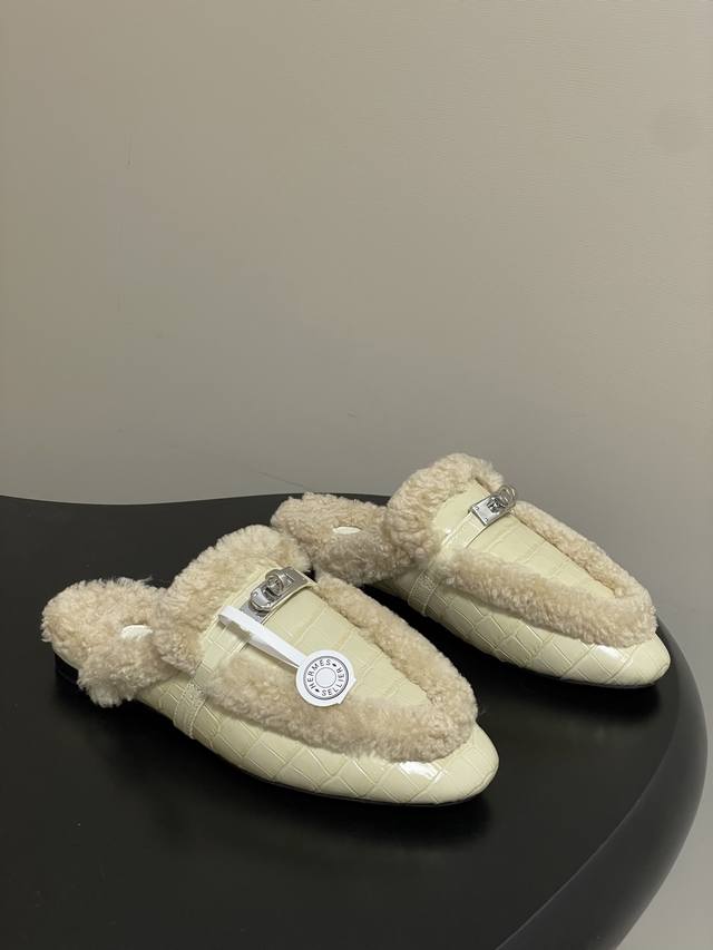 顶级品质 Hermes 爱马仕 H家 25最新鳄鱼纹皮Oz羊毛穆勒鞋经典Kelly扣包头半拖鞋 H经典半拖毛拖鞋 小牛皮穆勒鞋，搭配经典镀钯Kelly鞋扣和羊羔