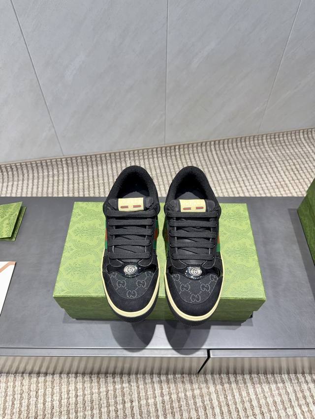 出厂：p男码 独家顶级版本 男款拼色小脏鞋 G家古驰小脏鞋全系列升级 长期做货 Gg古奇系列做旧休闲小脏鞋走秀款 Zp开发纯原版本 金属双G水晶圆柱形标 Guc