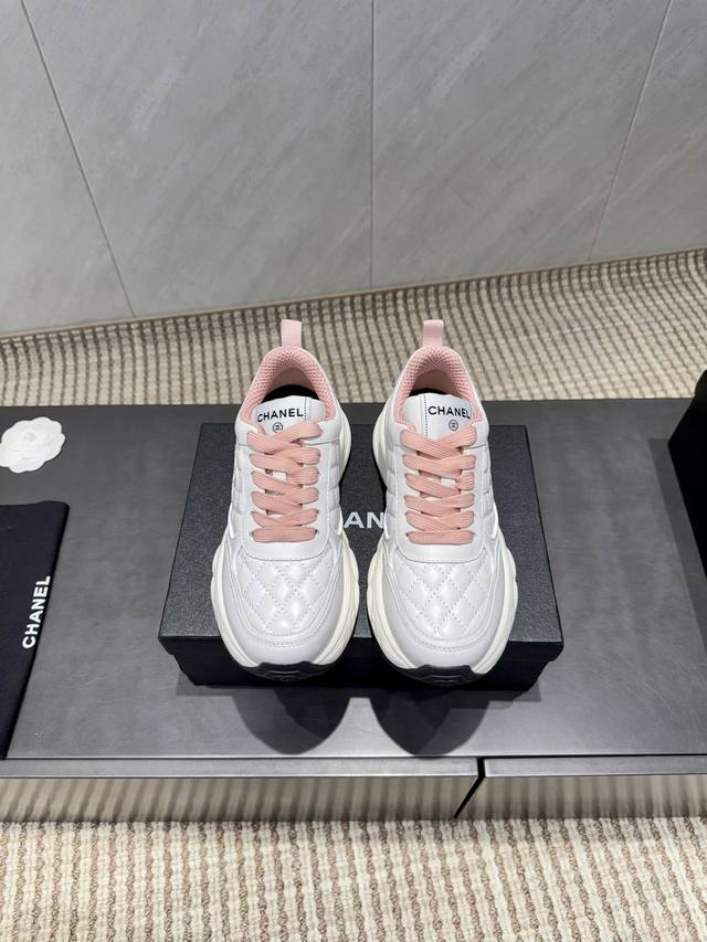 出厂: 独家顶级版本 小香C家2025Vs早秋火爆休闲系列 厚底拼色休闲鞋 仙女款，最新的拼色绝了，无法抗拒，最新饼干鞋目前超级流行的彩色休闲鞋，网红明星小红书