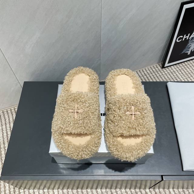 出厂: 独家顶级版本 Smfk Tide 2025Vs秋冬最新王炸爆款毛拖系列 十字花厚底毛拖 百搭的极简风国潮，新作继承了诸多品牌制胜的流行元素，势必大热 可