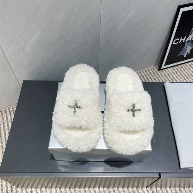 出厂: 独家顶级版本 Smfk Tide 2025Vs秋冬最新王炸爆款毛拖系列 十字花厚底毛拖 百搭的极简风国潮，新作继承了诸多品牌制胜的流行元素，势必大热 可