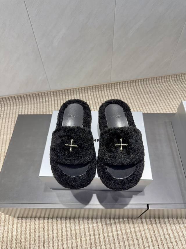 出厂: 独家顶级版本 Smfk Tide 2025Vs秋冬最新王炸爆款毛拖系列 十字花厚底毛拖 百搭的极简风国潮，新作继承了诸多品牌制胜的流行元素，势必大热 可