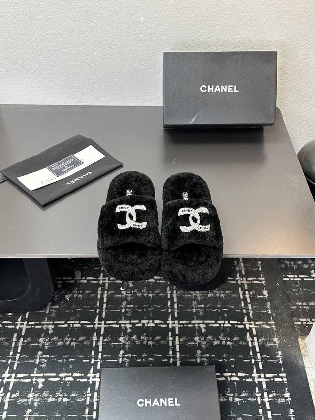 2025Sss官网、小红书同步最新配色小香家爆款火热上线，做工升级版，高品质！ 时尚潮流最新款毛毛拖，上脚超百搭暖底，女主们的最爱 橡胶大底 5码数：35-41