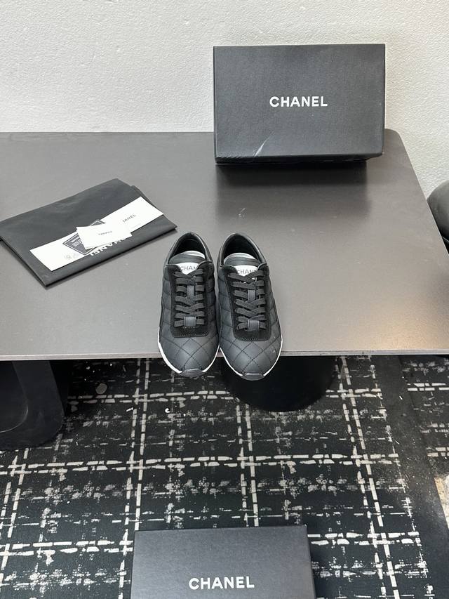 Chanel香奈儿菱格纹棒球鞋 网球鞋 休闲 运动鞋 原版购入开发 做货 小香最新隐藏款网球鞋软菱格纹 柔软小羊皮配搭大鞋舌和经典双C Logo满满的复古感又是