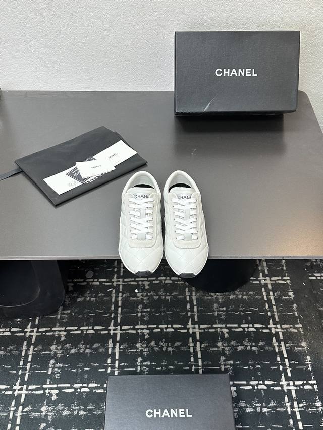 Chanel香奈儿菱格纹棒球鞋 网球鞋 休闲 运动鞋 原版购入开发 做货 小香最新隐藏款网球鞋软菱格纹 柔软小羊皮配搭大鞋舌和经典双C Logo满满的复古感又是