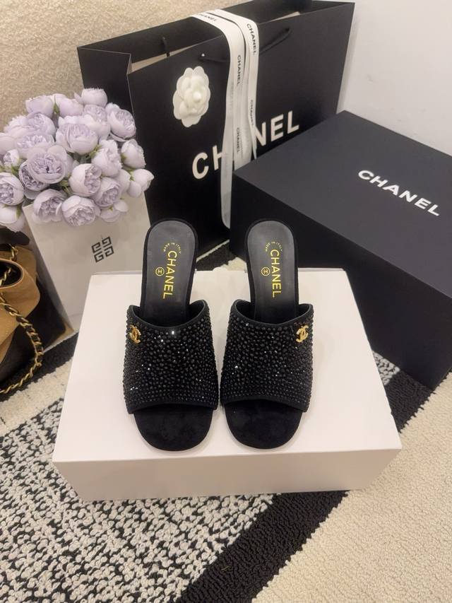 现货发售 *26 专柜 正品级 版本！！ 官方目录： 码数：35、36、37、38、39 34 40 41 需要定做跟客服 沟通 均配有意大利正品包装