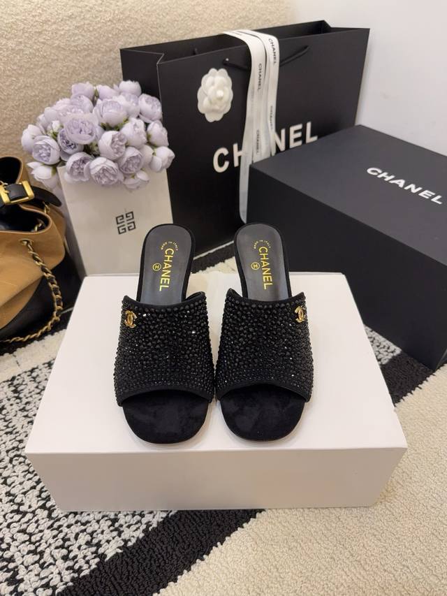 现货发售 *26 专柜 正品级 版本！！ 官方目录： 码数：35、36、37、38、39 34 40 41 需要定做跟客服 沟通 均配有意大利正品包装