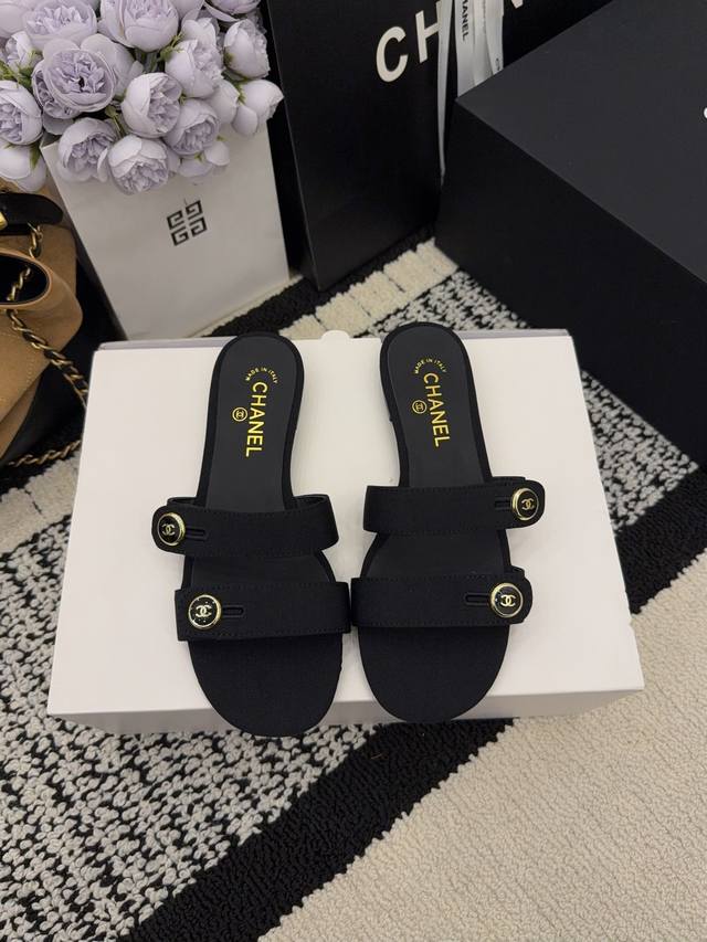 现货发售 *26 专柜 正品级 版本！！ 官方目录： 码数：35、36、37、38、39 34 40 41 需要定做跟客服 沟通 均配有意大利正品包装