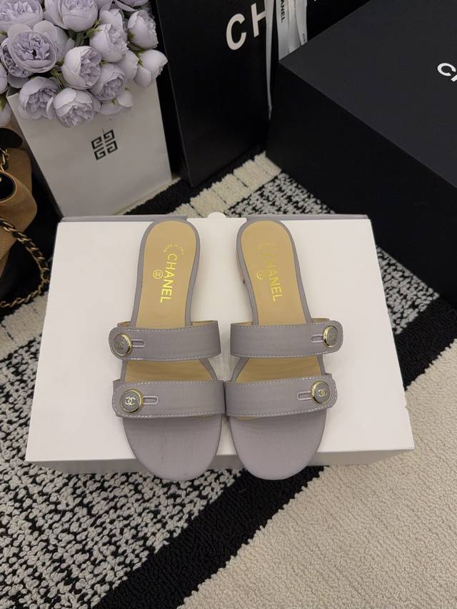 现货发售 *26 专柜 正品级 版本！！ 官方目录： 码数：35、36、37、38、39 34 40 41 需要定做跟客服 沟通 均配有意大利正品包装